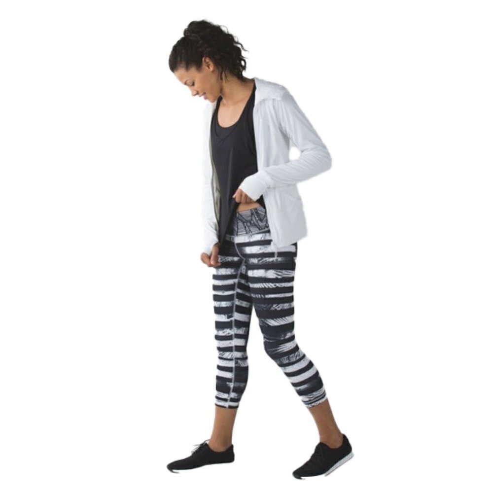 LULULEMON Wunder Under cropped black and white leggings size 6